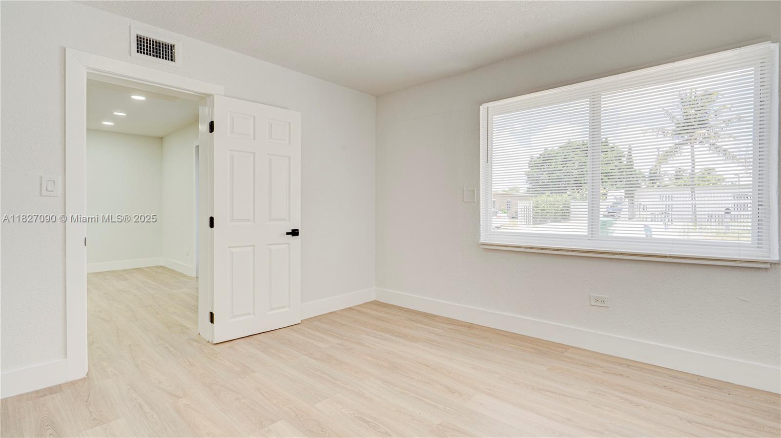 15459 Hayes Ln Property Photo 25