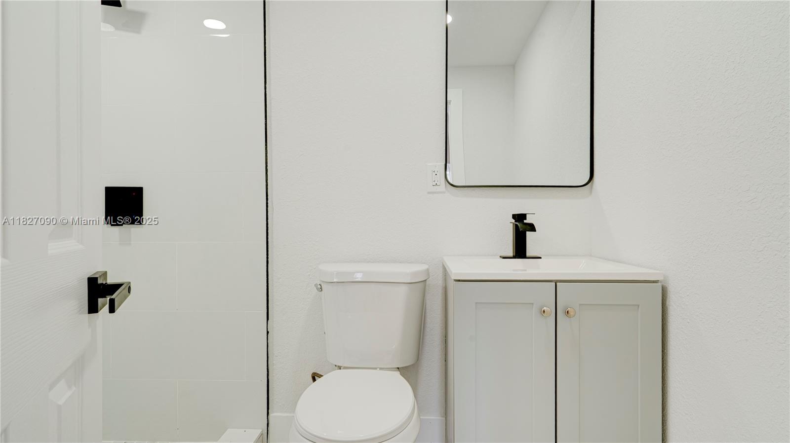 15459 Hayes Ln Property Photo 33