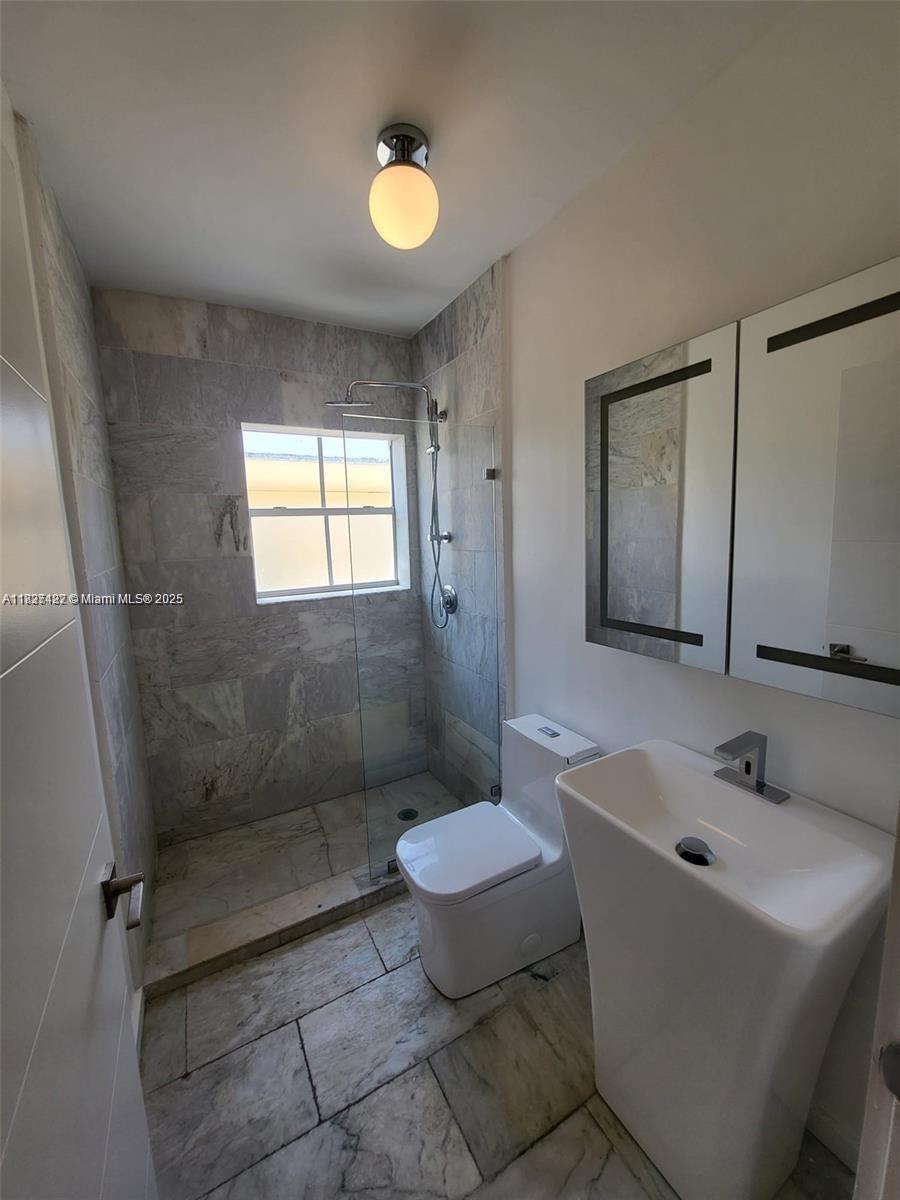 810 7th St 206 Property Photo 6