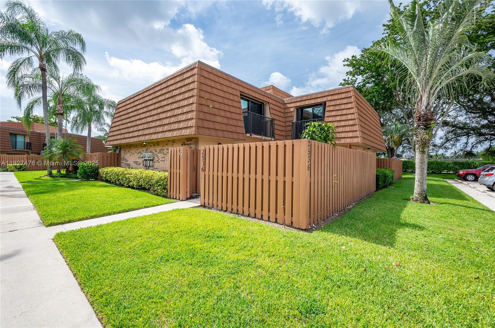 2536 Camelot Ct 2536 Property Photo 1