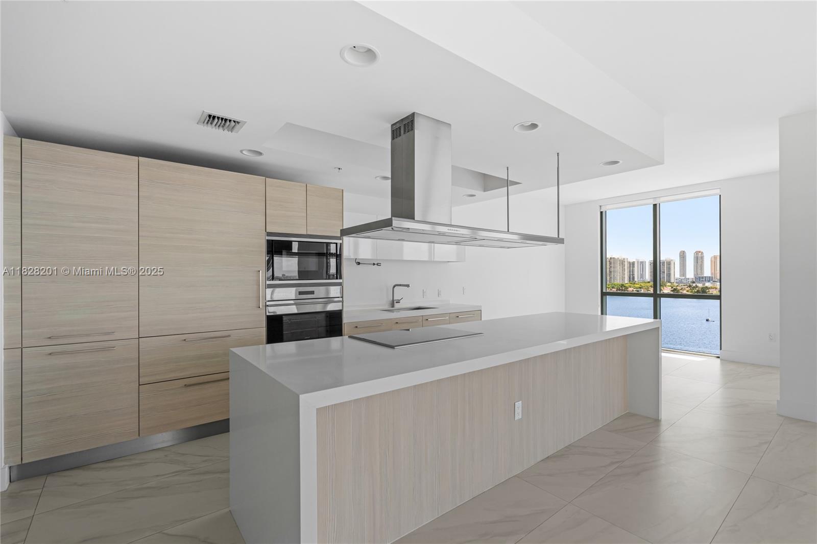 17111 Biscayne Blvd 1210 Property Photo 1