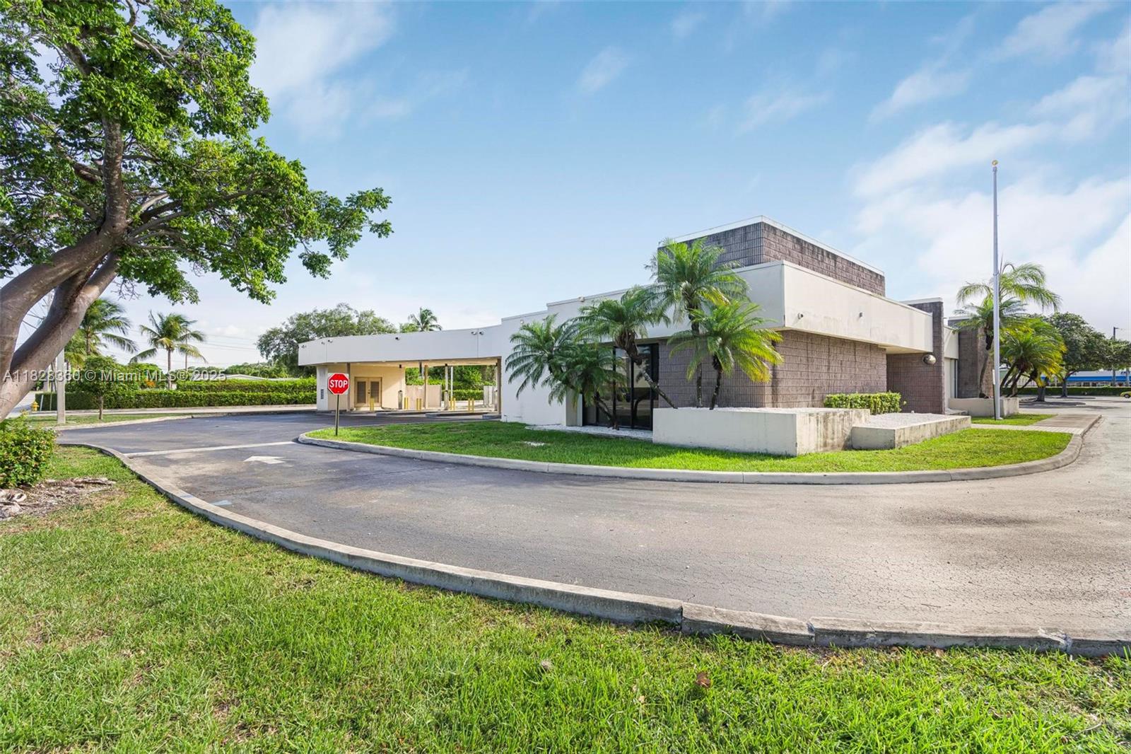 1750 Ne 8th St Property Photo 2