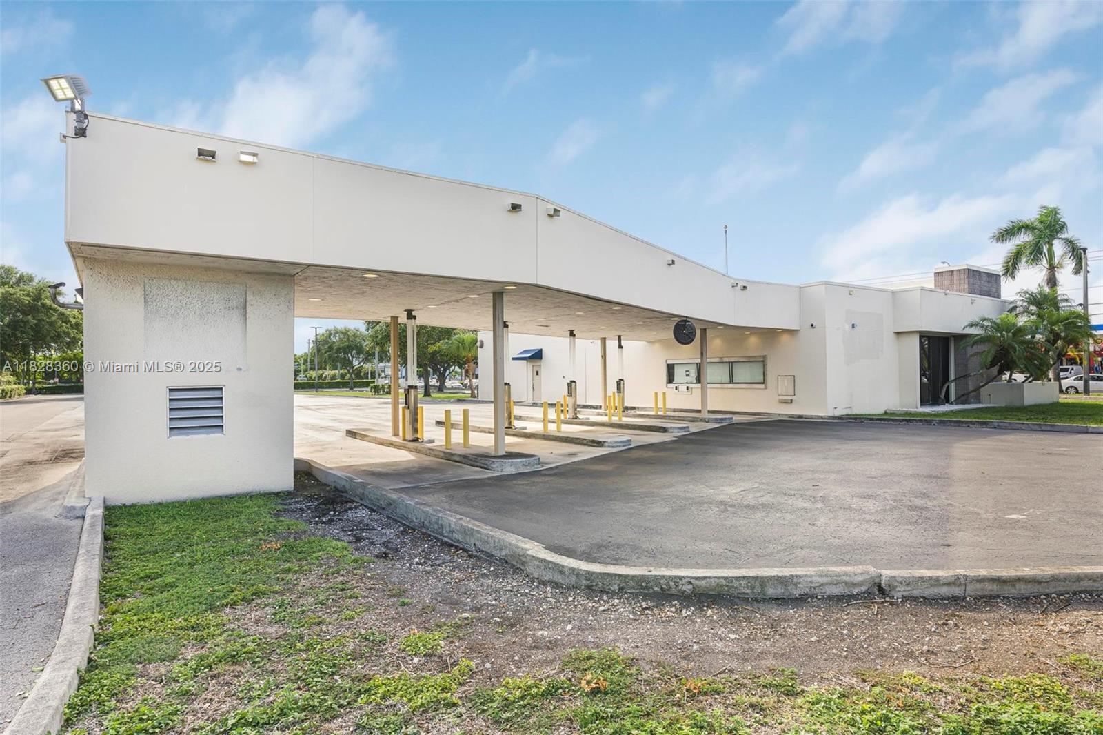 1750 Ne 8th St Property Photo 5