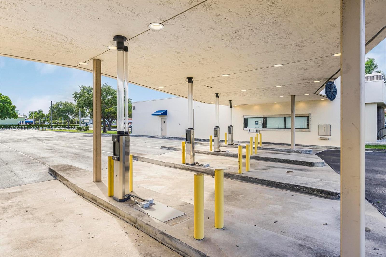 1750 Ne 8th St Property Photo 6