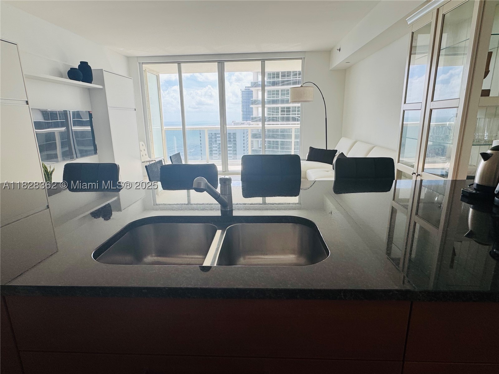 A11828362 Property Photo 10