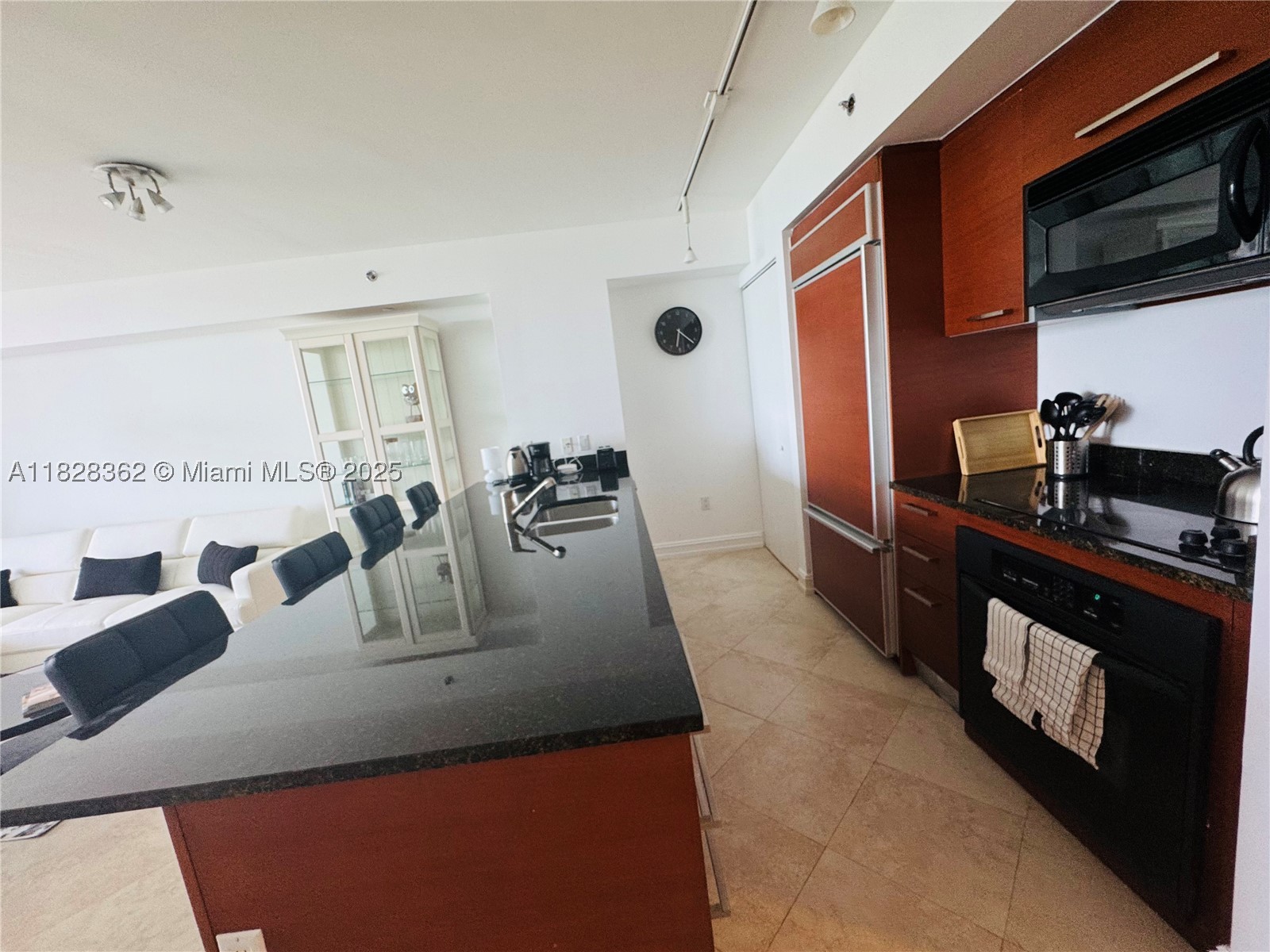 A11828362 Property Photo 14
