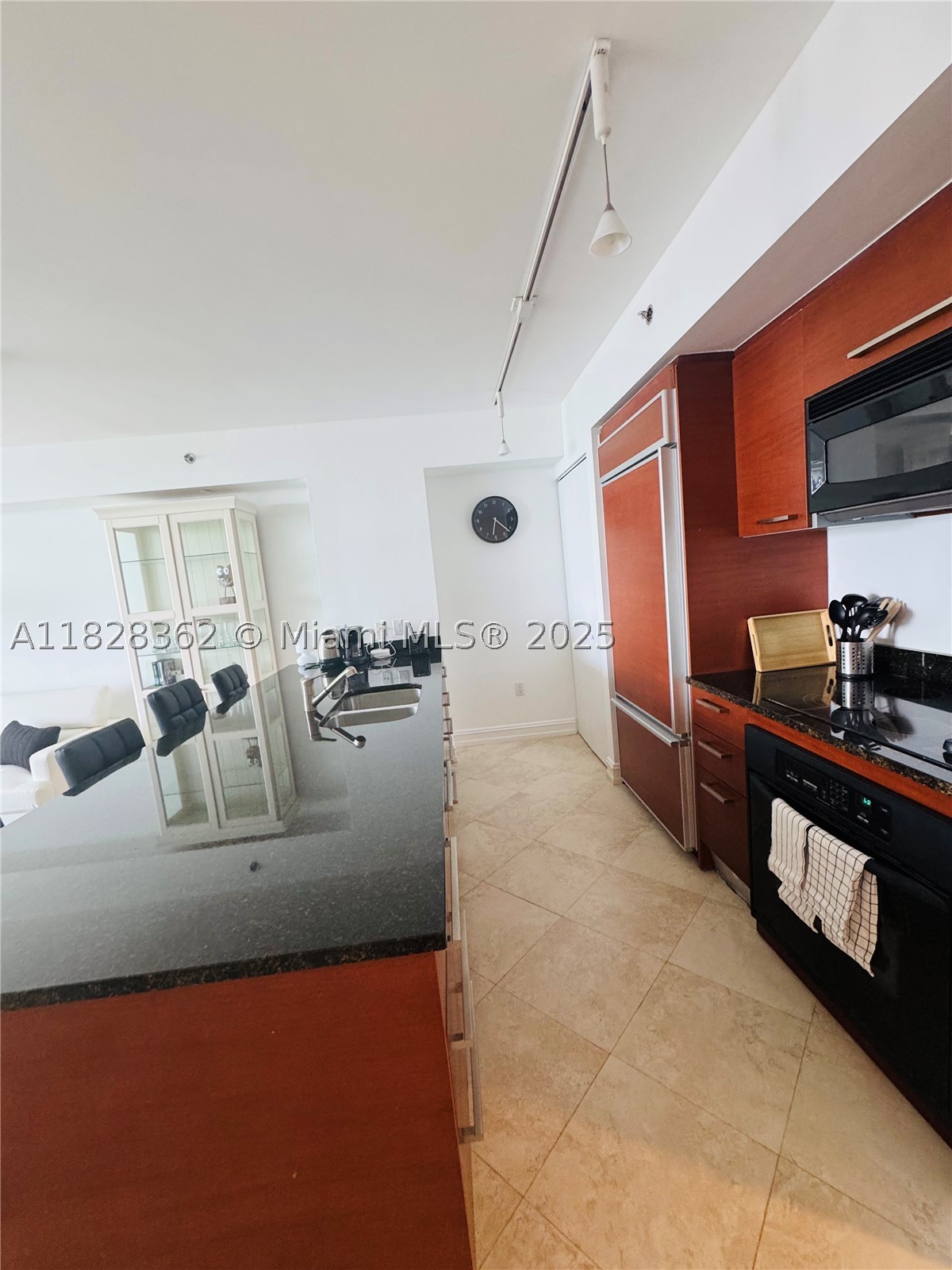 A11828362 Property Photo 15