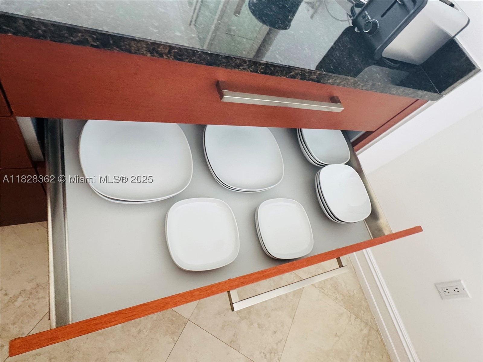 A11828362 Property Photo 28