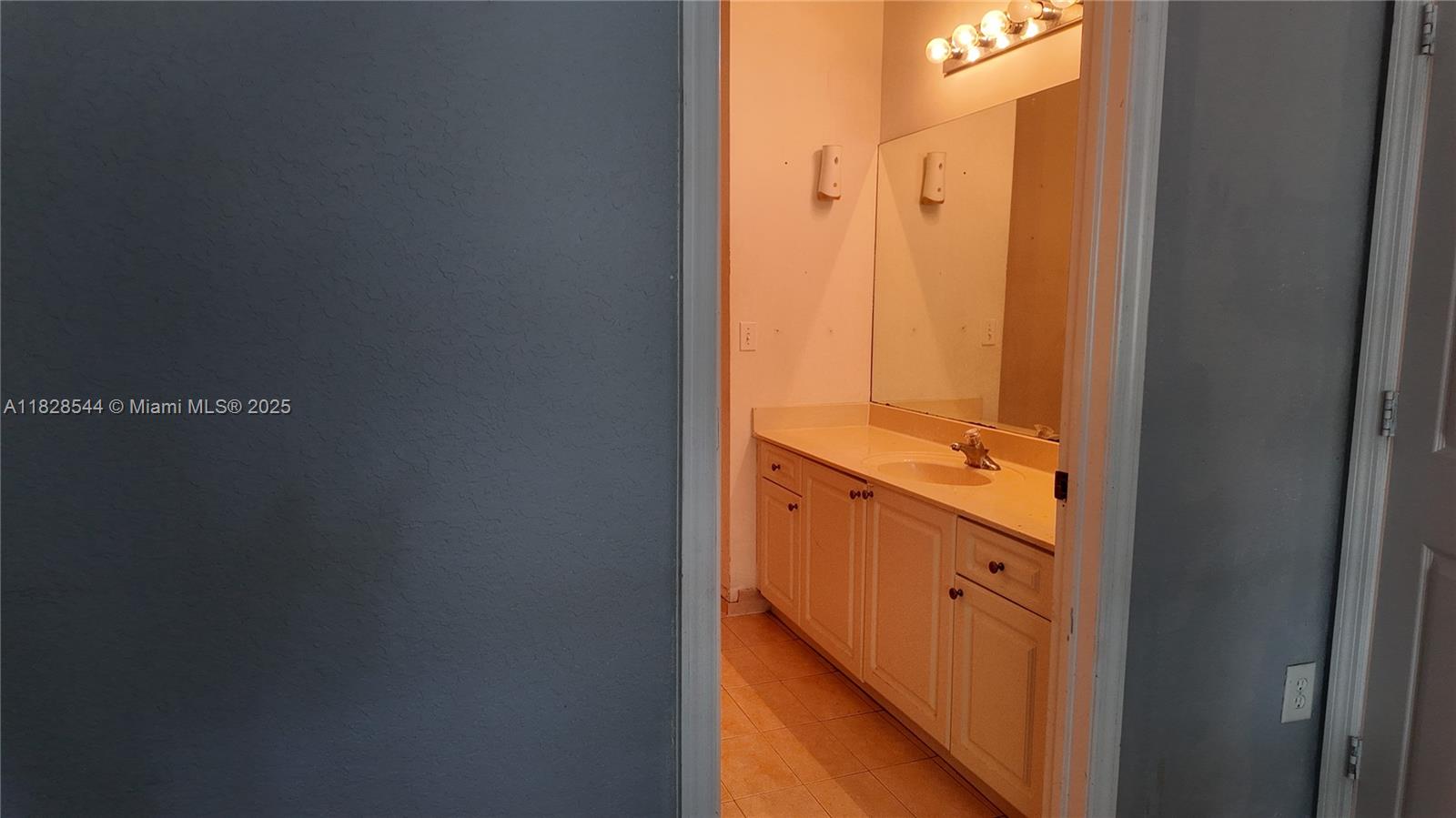 374 Ne 26th Ave 203 Property Photo 13
