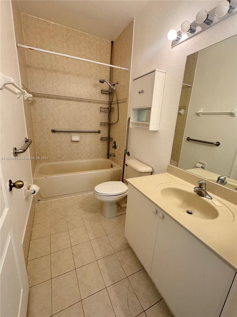 2711 Se 16th Ave 103 Property Photo 7