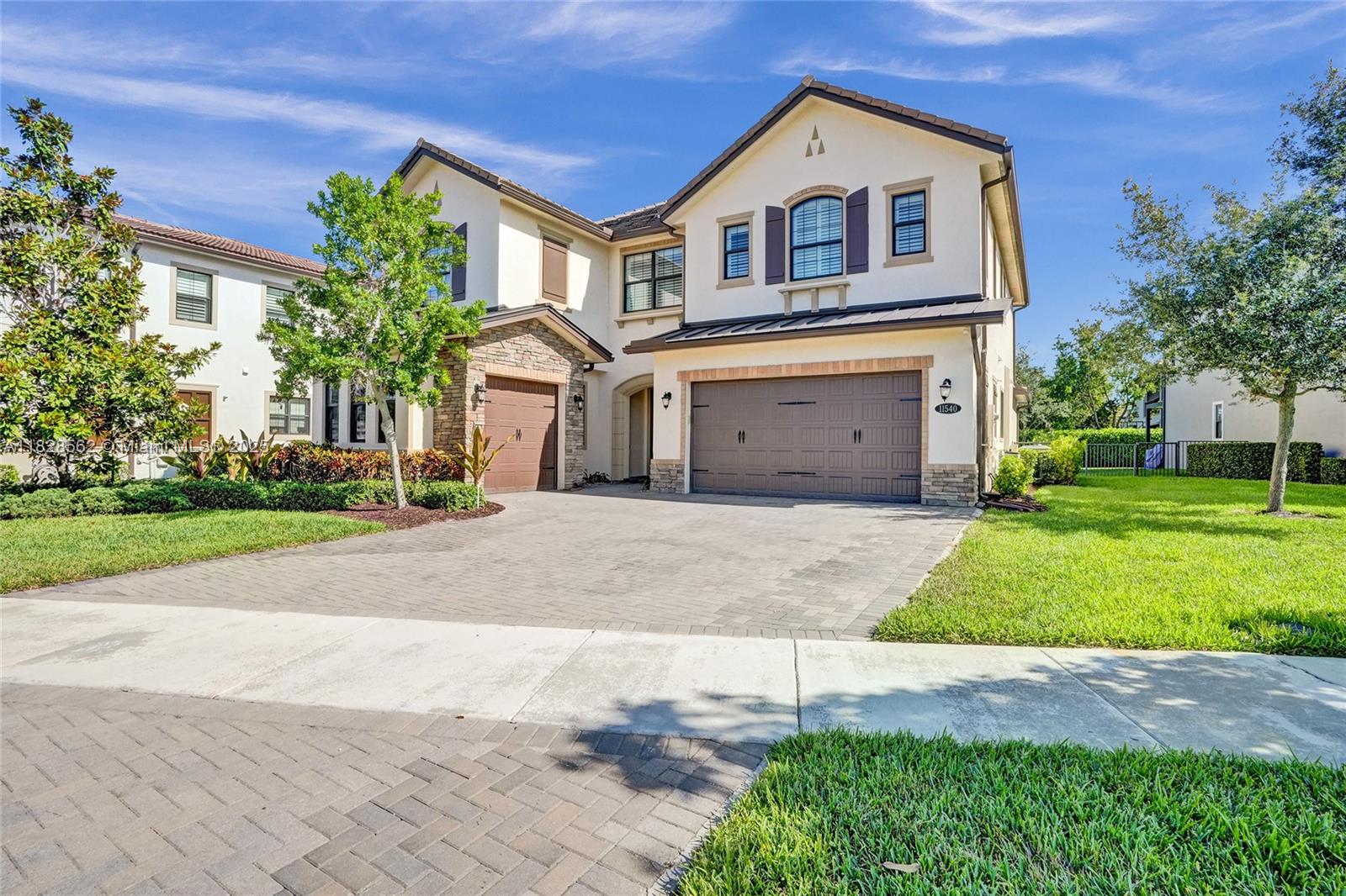 A11828562 Property Photo 1
