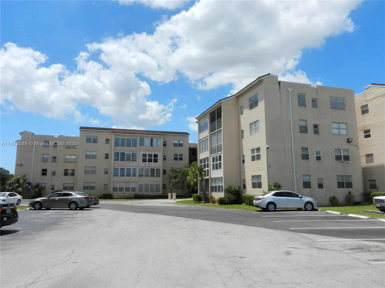 2860 Somerset Dr 211K Property Photo 1