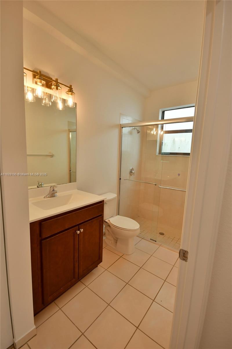 738 Se 37th Pl Property Photo 6