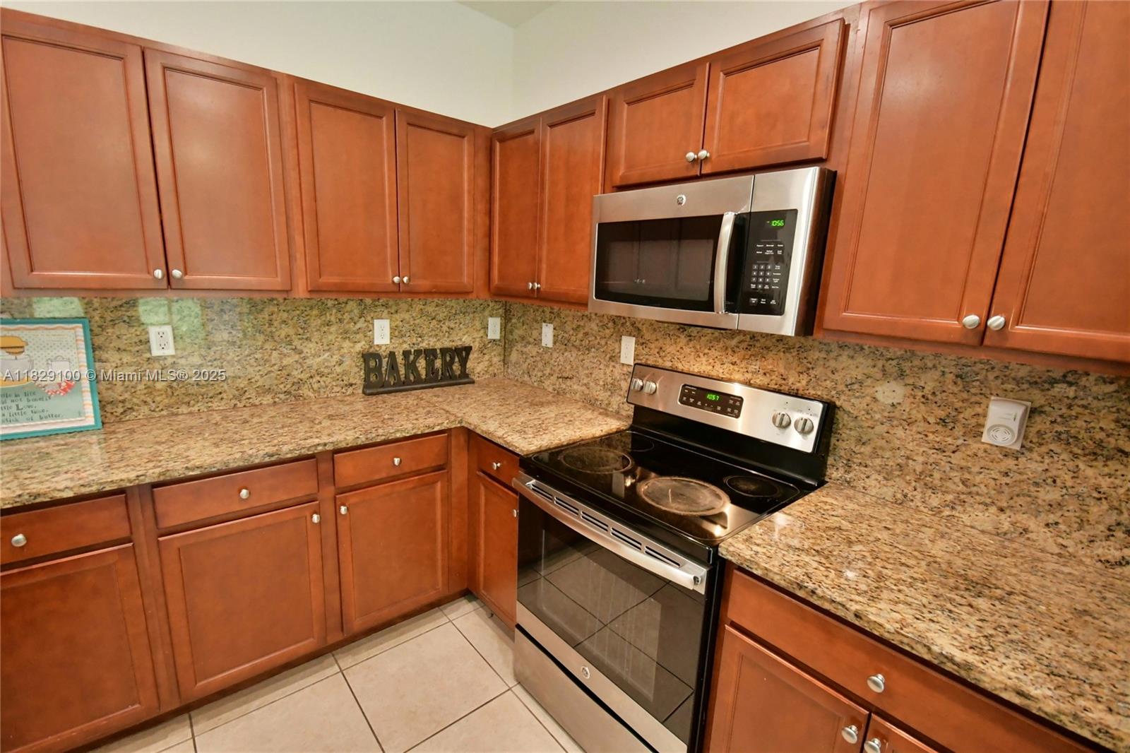 738 Se 37th Pl Property Photo 14