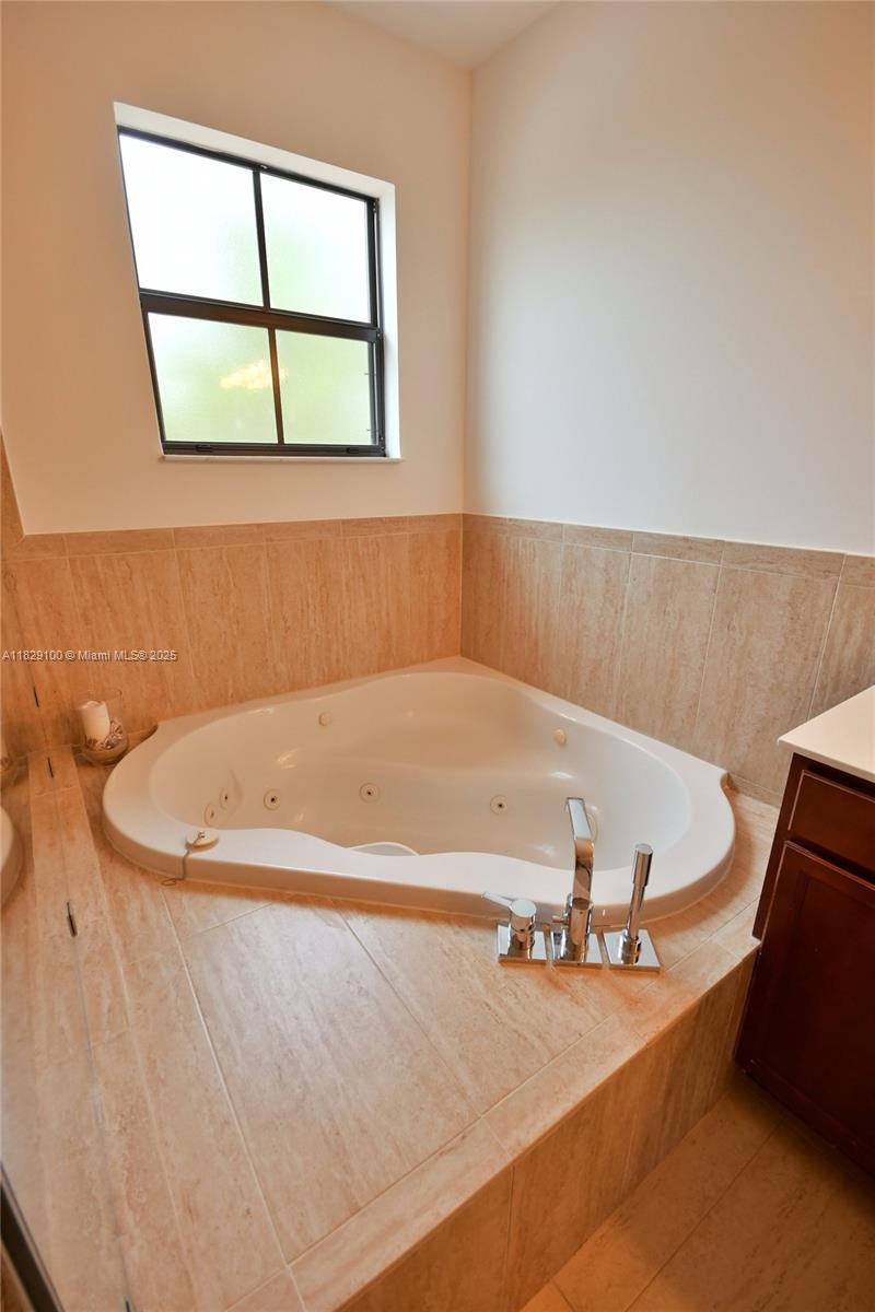 738 Se 37th Pl Property Photo 34