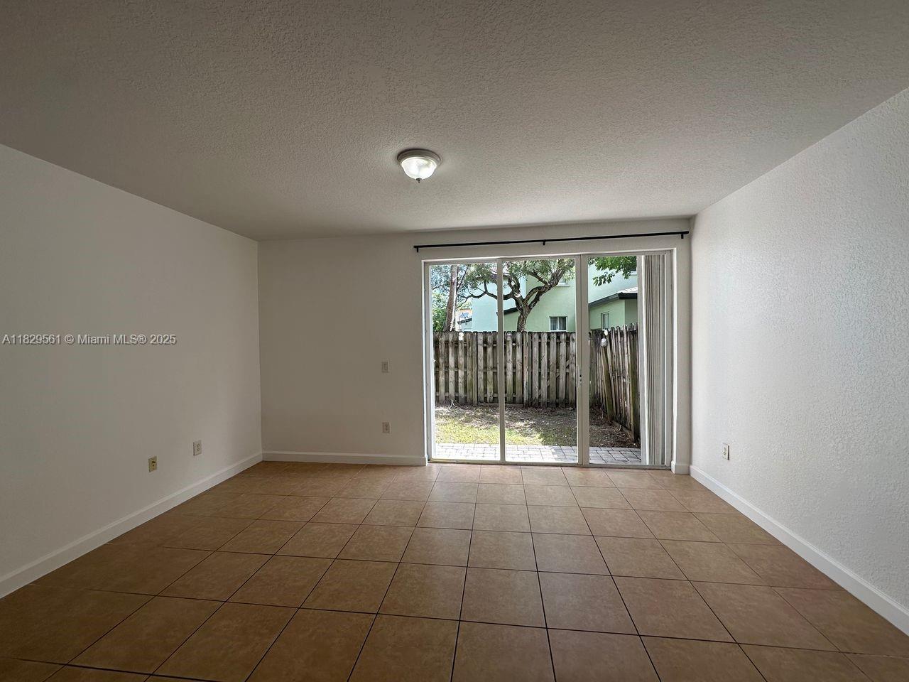 2929 Se 2nd St 4 Property Photo 6