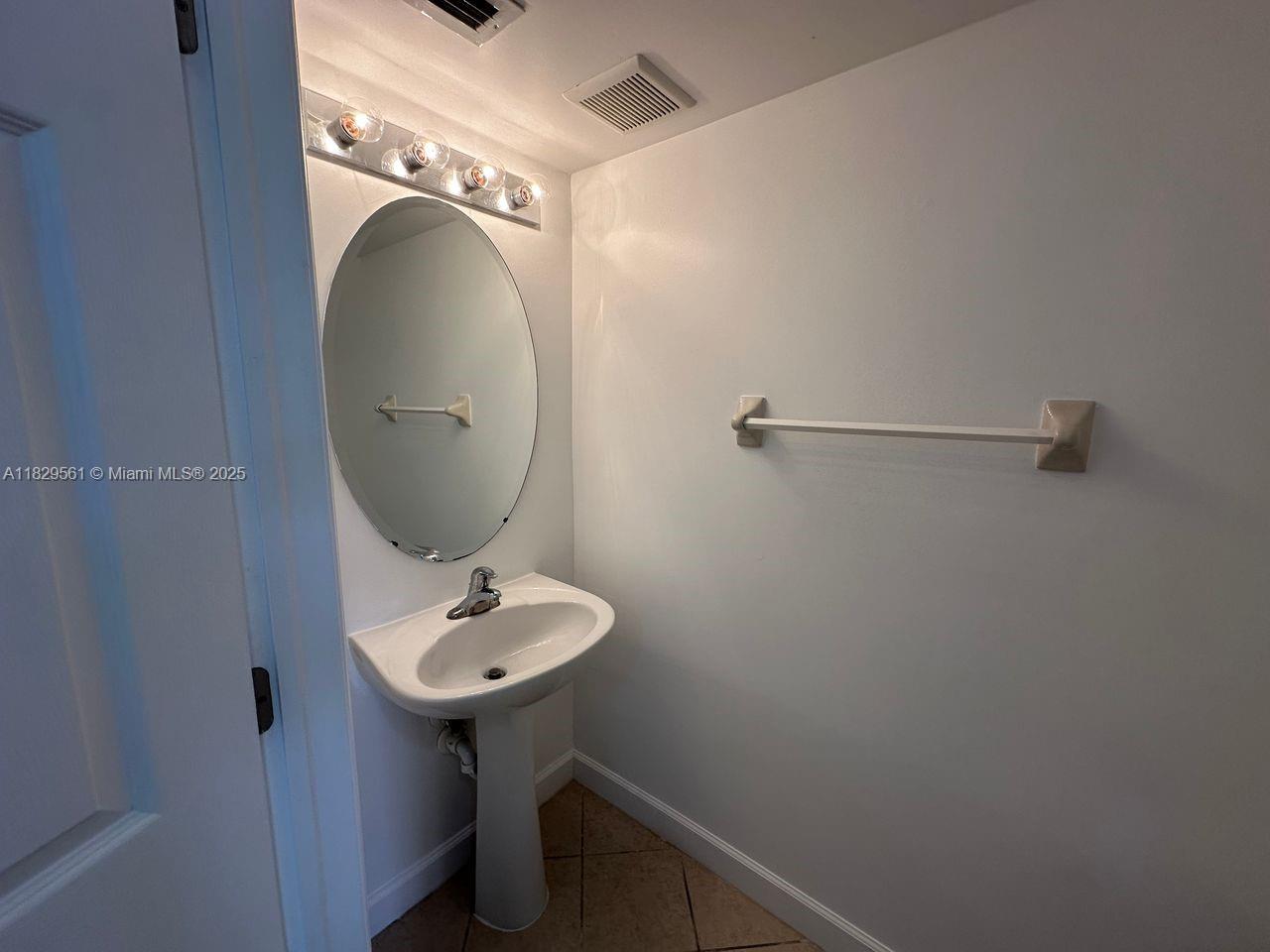 2929 Se 2nd St 4 Property Photo 8