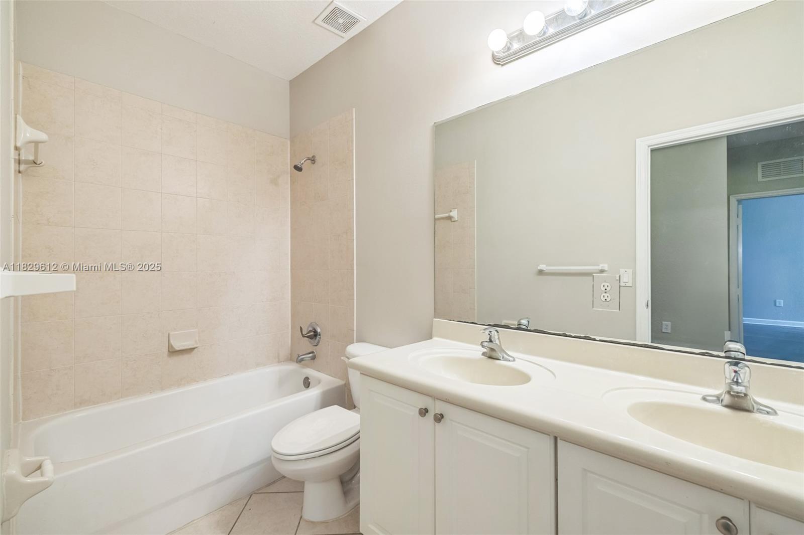 11266 Sw 236th Ln Property Photo 9