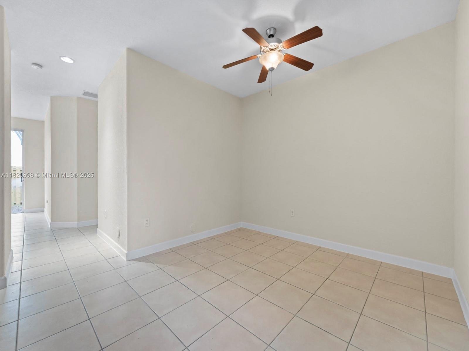 2504 Se 15th Ct Property Photo 5