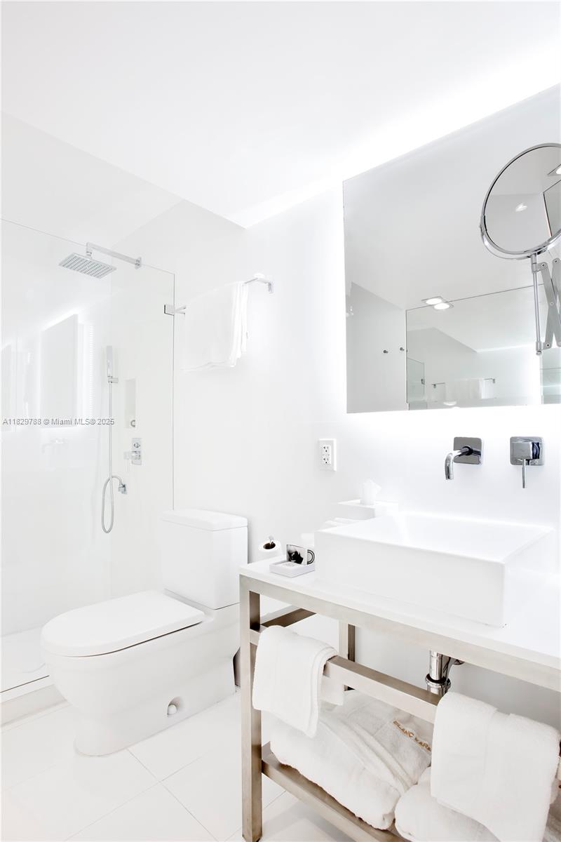 205 Collins Ave Property Photo 30