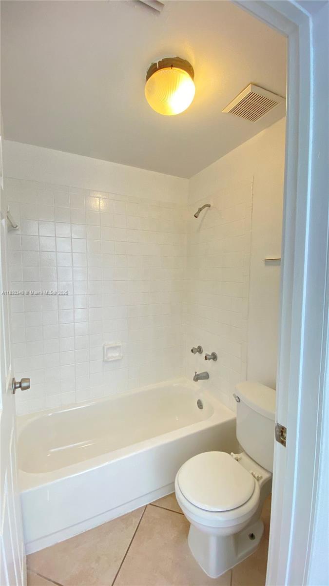 1559 Michigan Ave 305 Property Photo 1