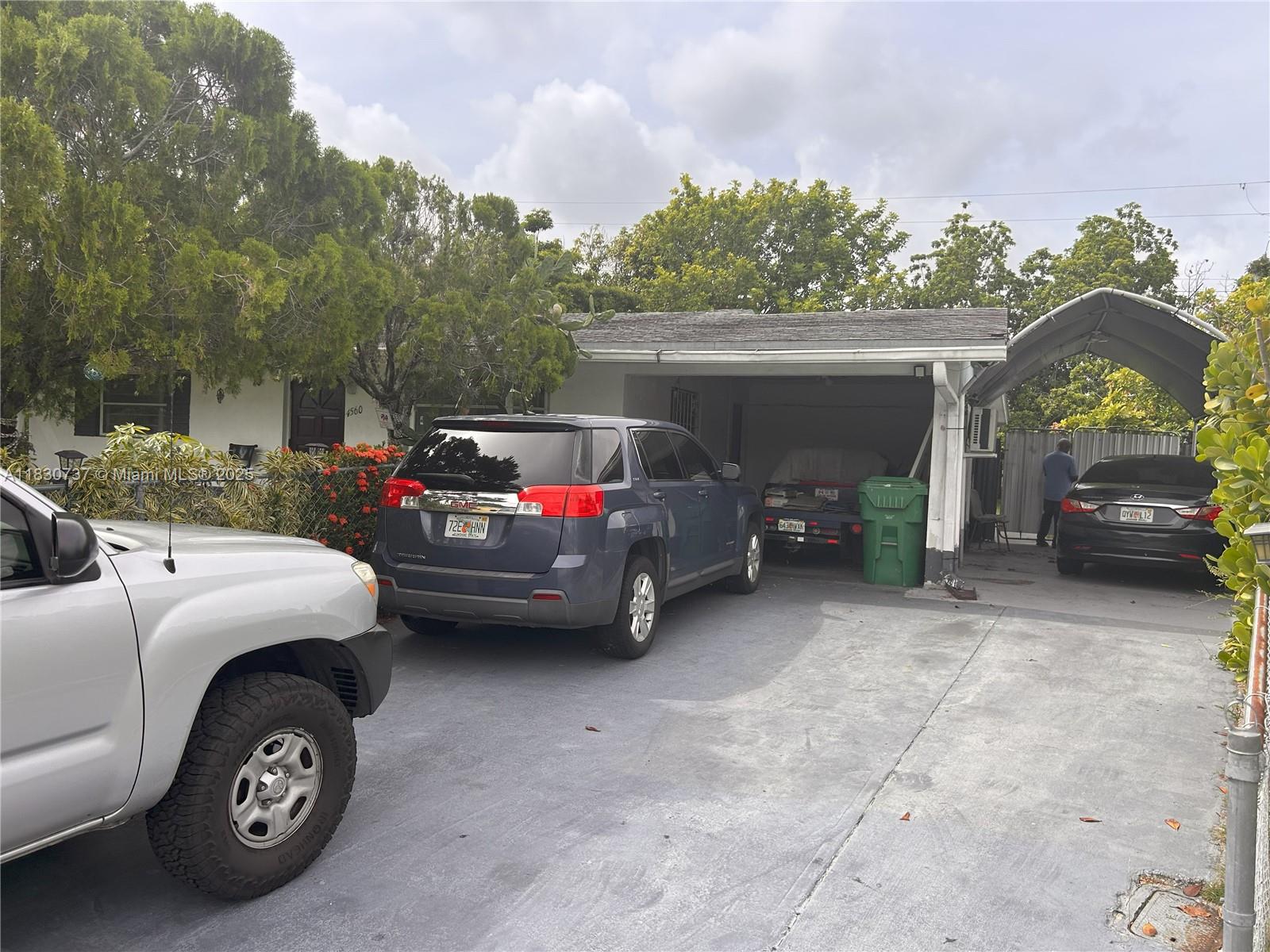 4560 Nw 25th Pl Property Photo 1