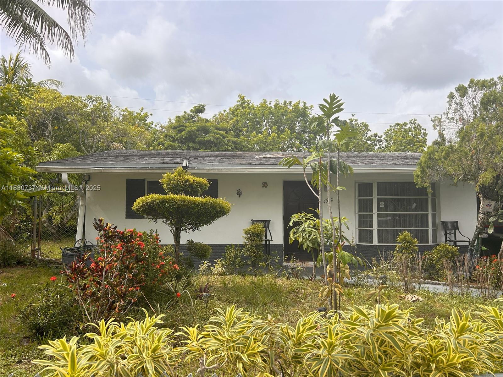 4560 Nw 25th Pl Property Photo 2