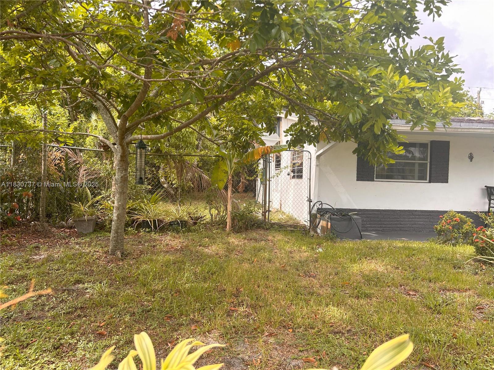 4560 Nw 25th Pl Property Photo 3