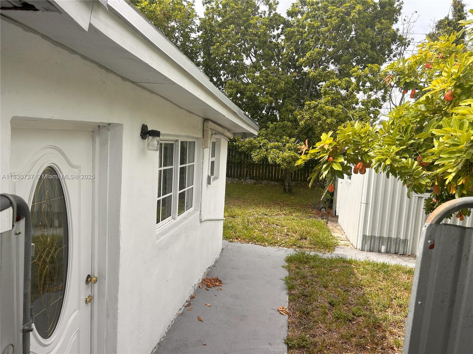 4560 Nw 25th Pl Property Photo 6