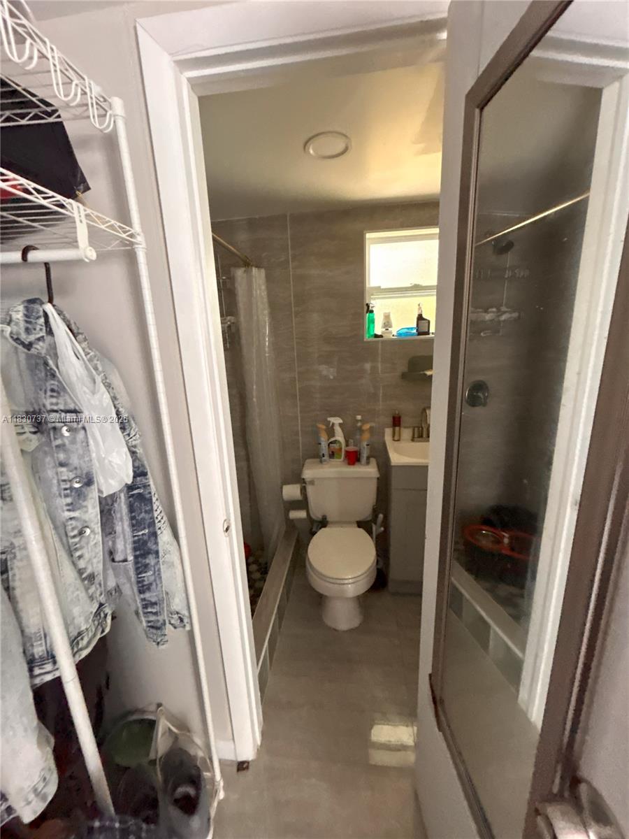 4560 Nw 25th Pl Property Photo 8