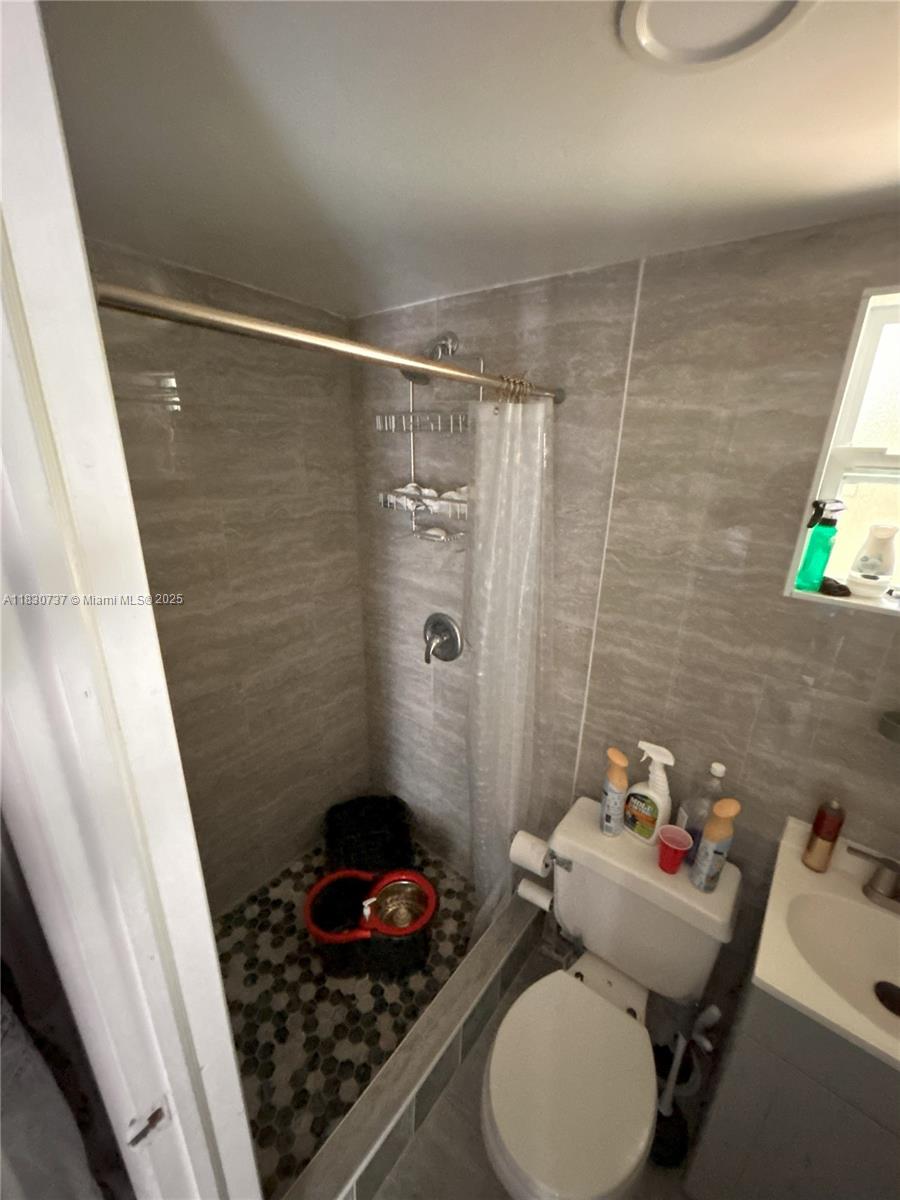 4560 Nw 25th Pl Property Photo 9