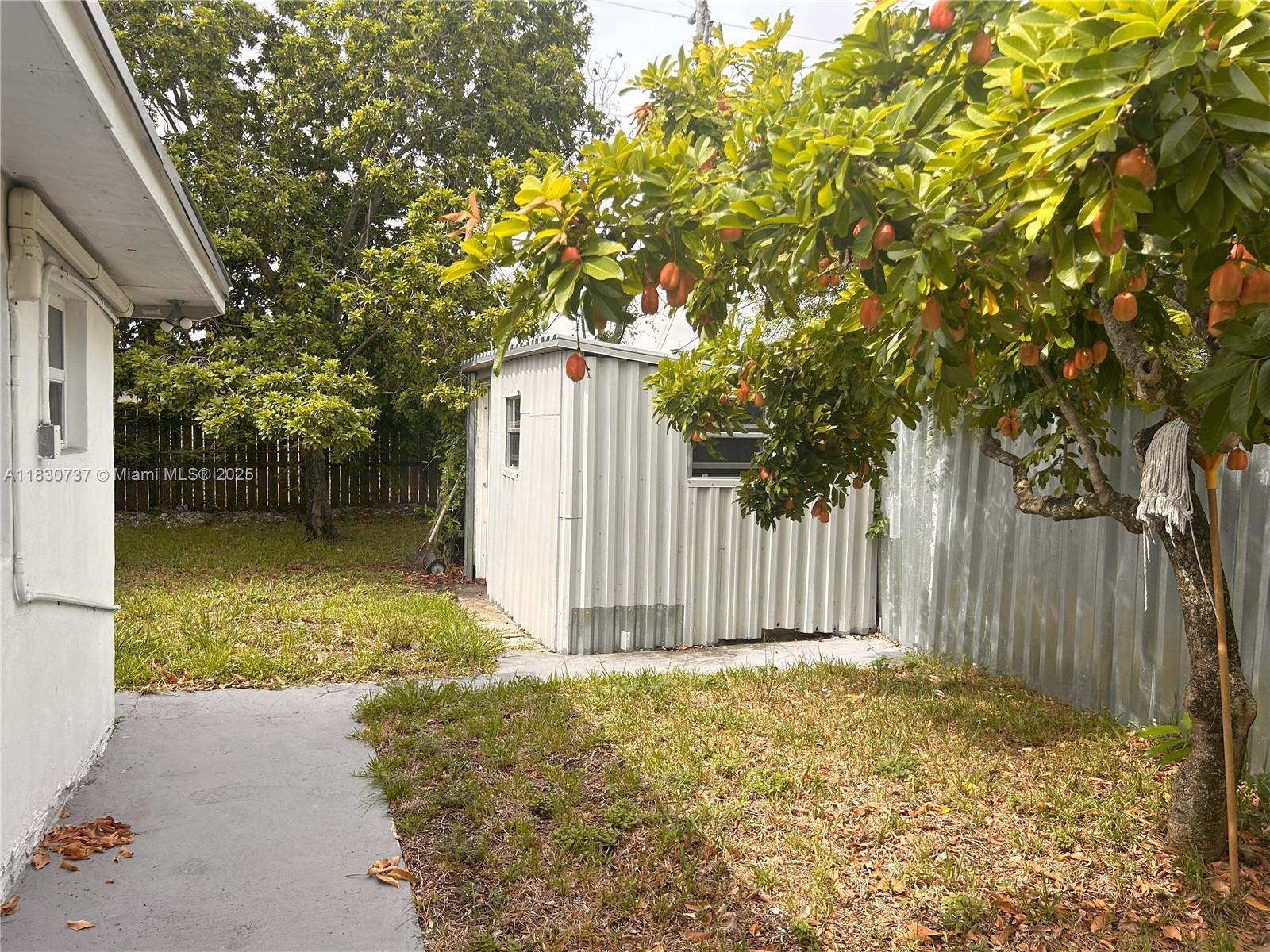 4560 Nw 25th Pl Property Photo 11