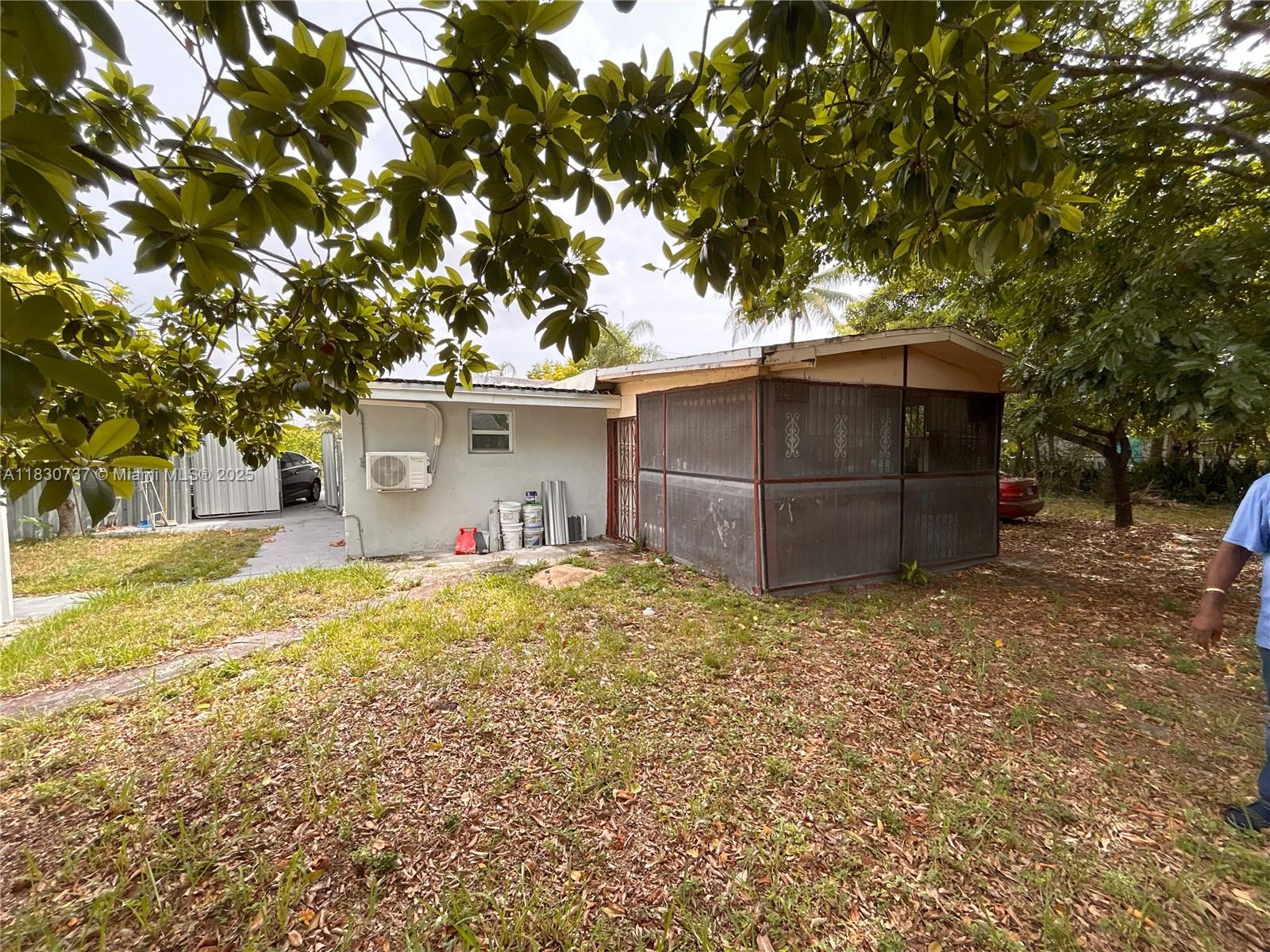 4560 Nw 25th Pl Property Photo 15