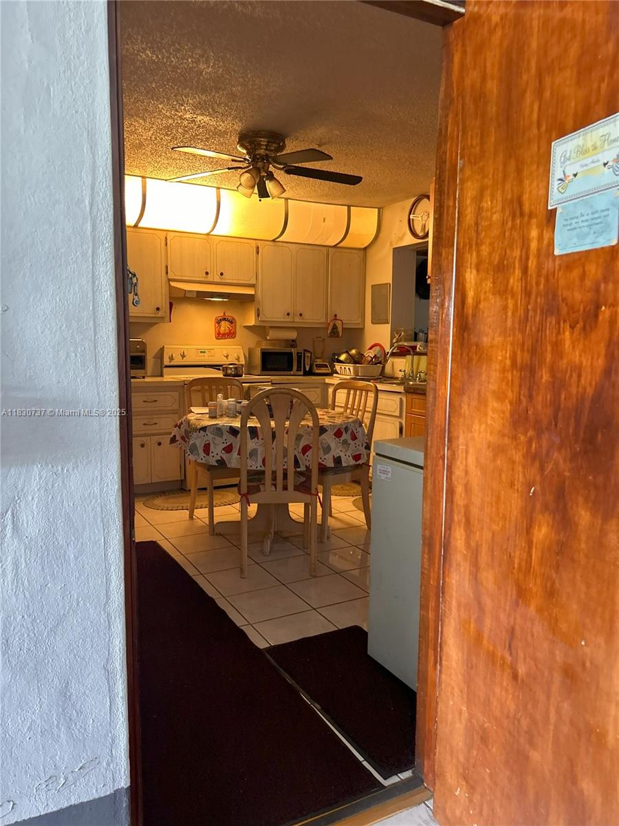 4560 Nw 25th Pl Property Photo 16