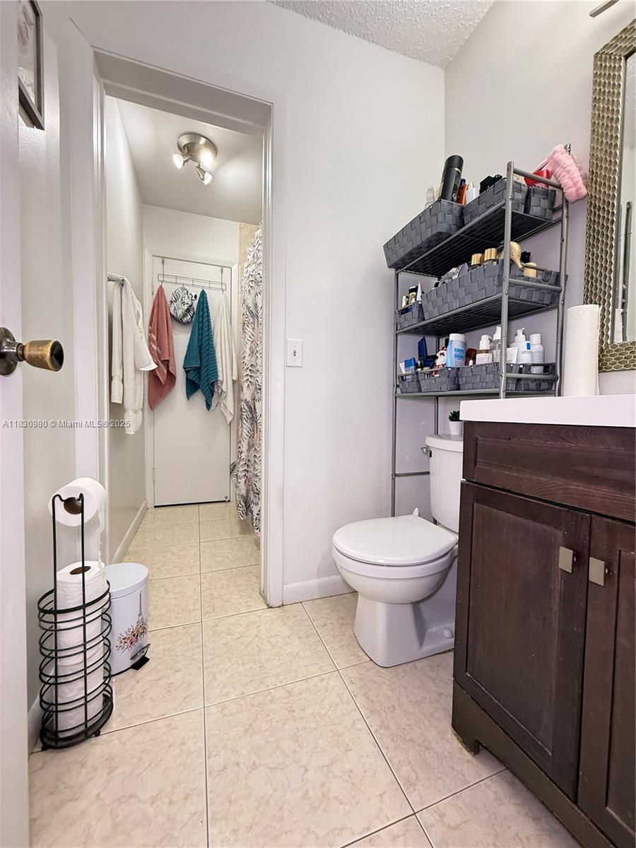 889 Hamilton Dr 889h Property Photo 6