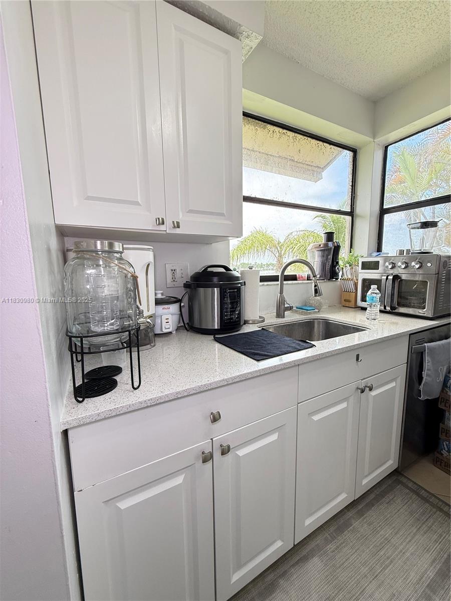 889 Hamilton Dr 889h Property Photo 11