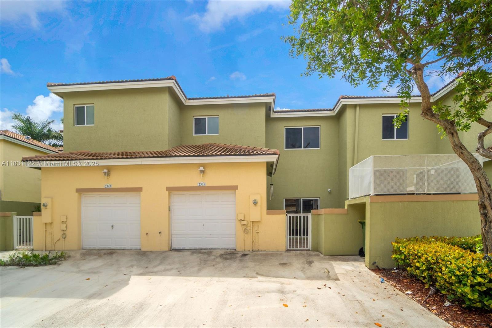 2345 SE 16th Pl Property Photo 1