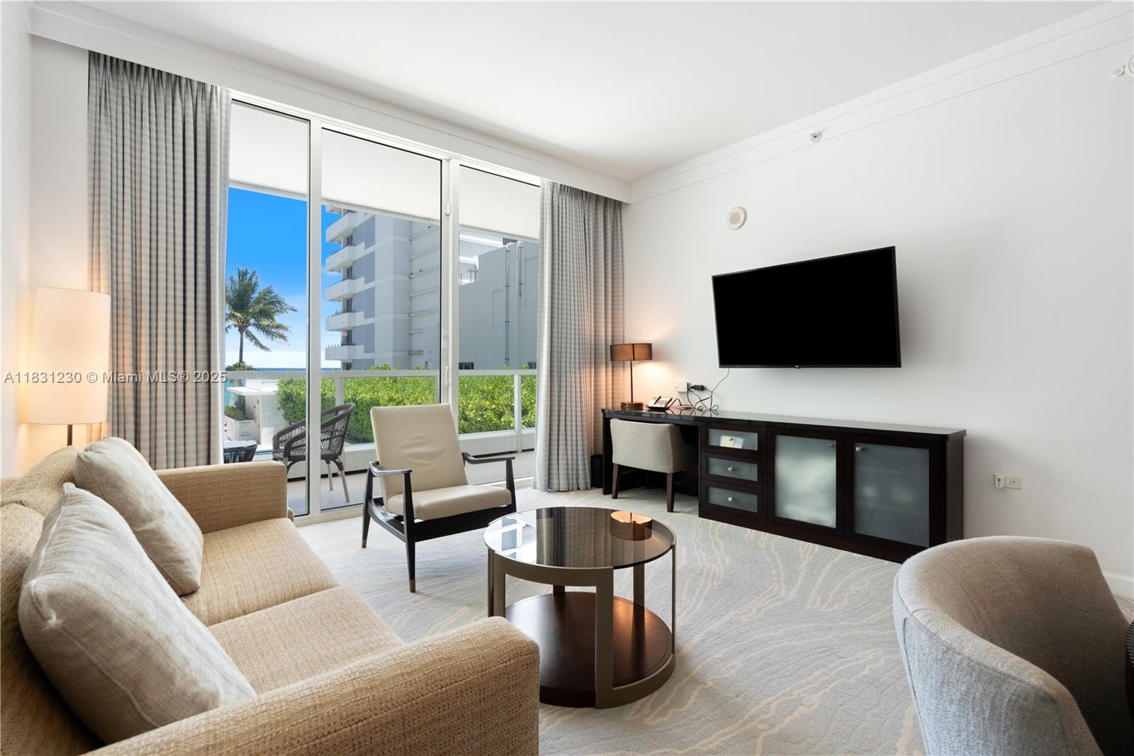 4391 Collins Ave 623 Property Photo 4