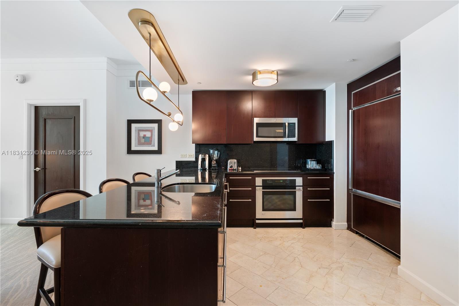 4391 Collins Ave 623 Property Photo 9