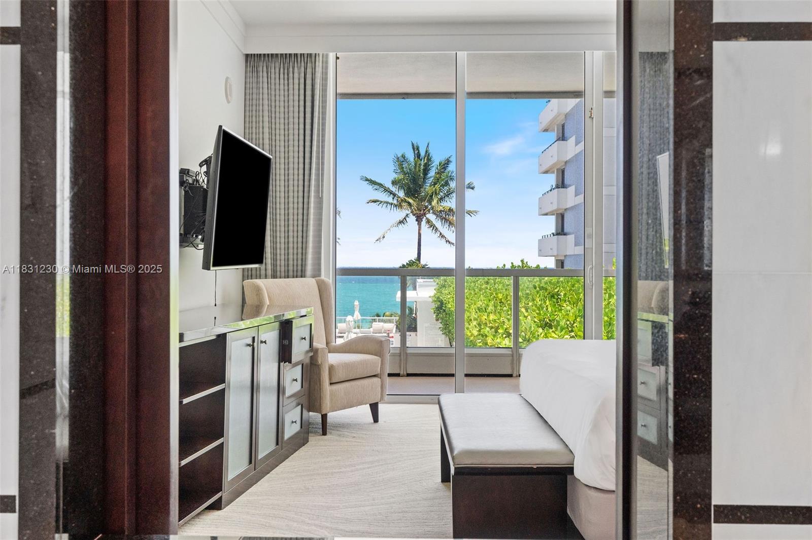 4391 Collins Ave 623 Property Photo 12