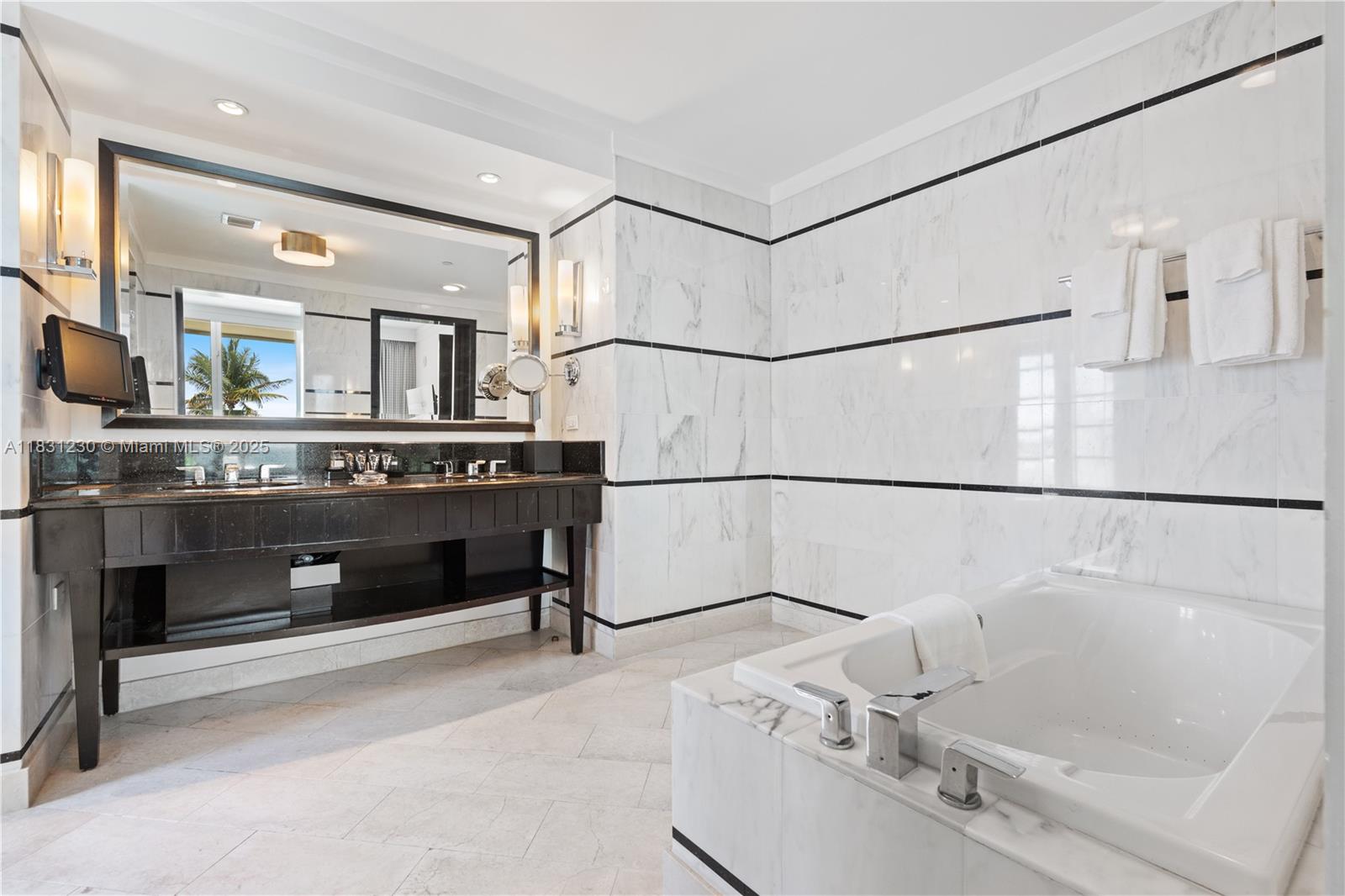 4391 Collins Ave 623 Property Photo 14