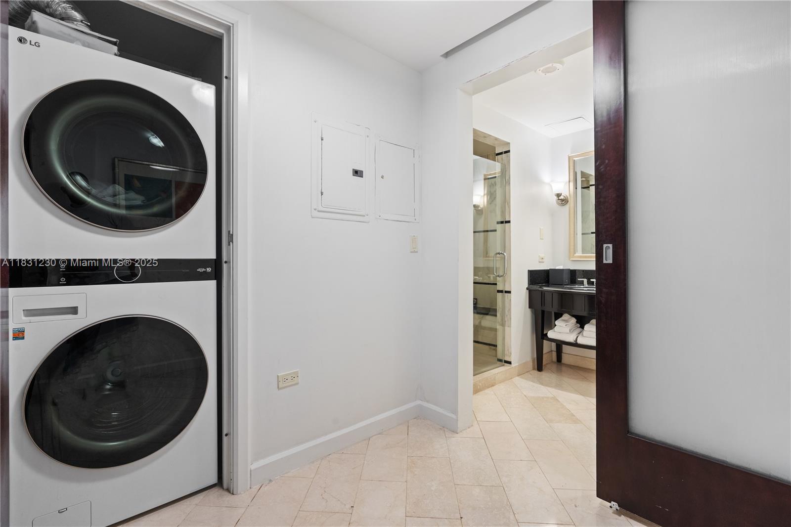 4391 Collins Ave 623 Property Photo 21