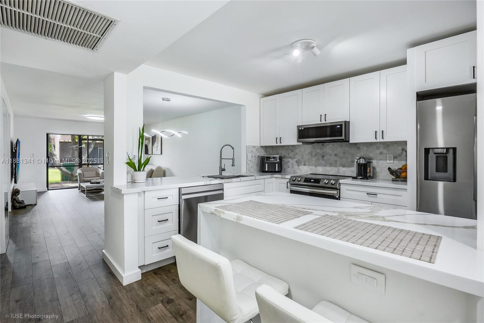 37 Seville Circle 1-50 Property Photo 3