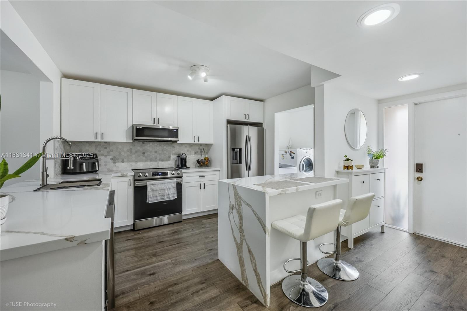 37 Seville Circle 1-50 Property Photo 4