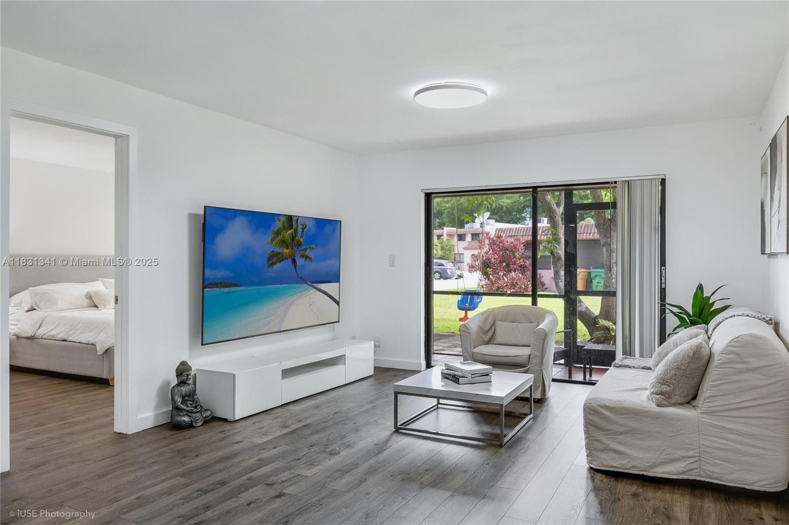 37 Seville Circle 1-50 Property Photo 6