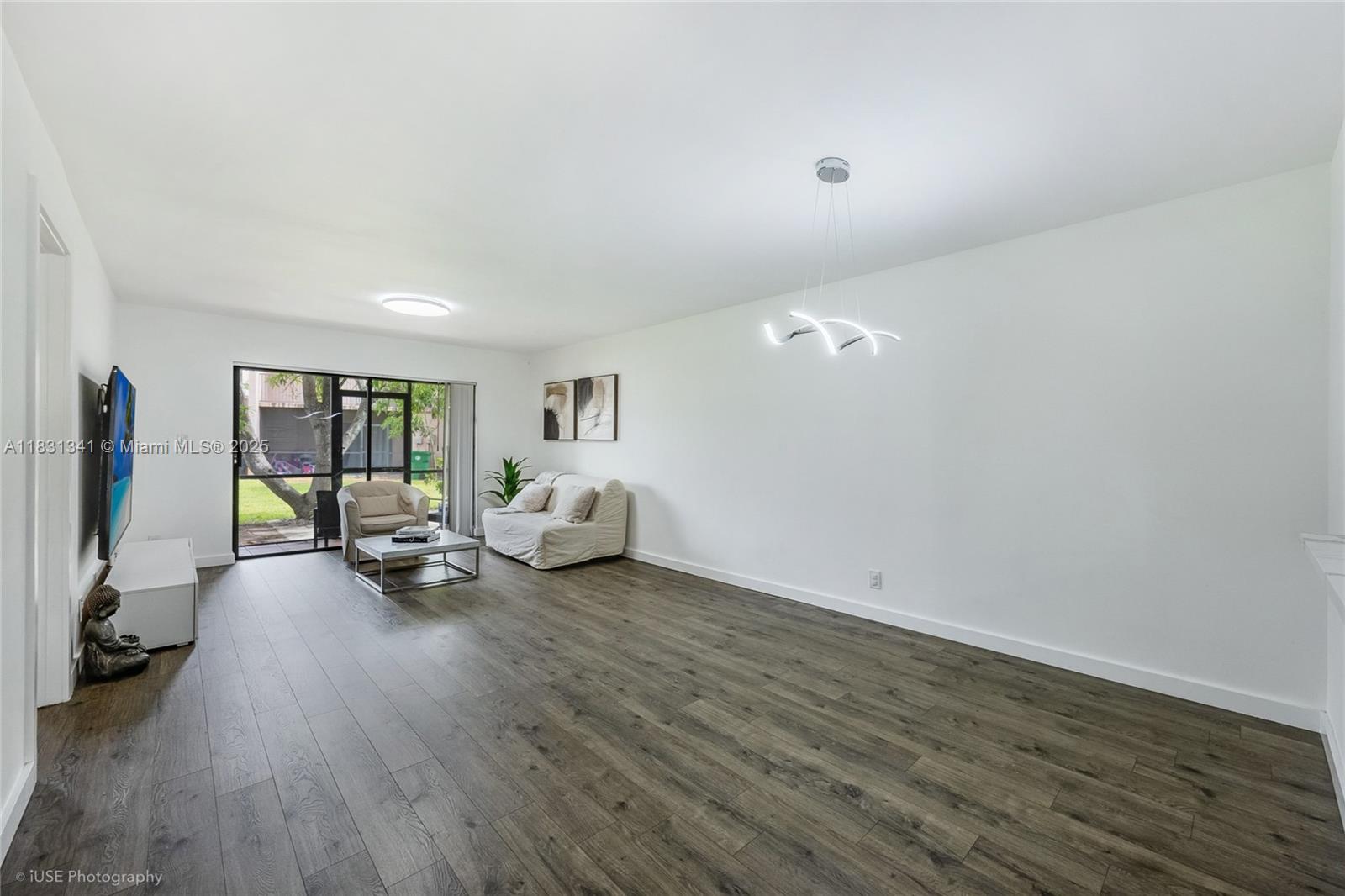 37 Seville Circle 1-50 Property Photo 8