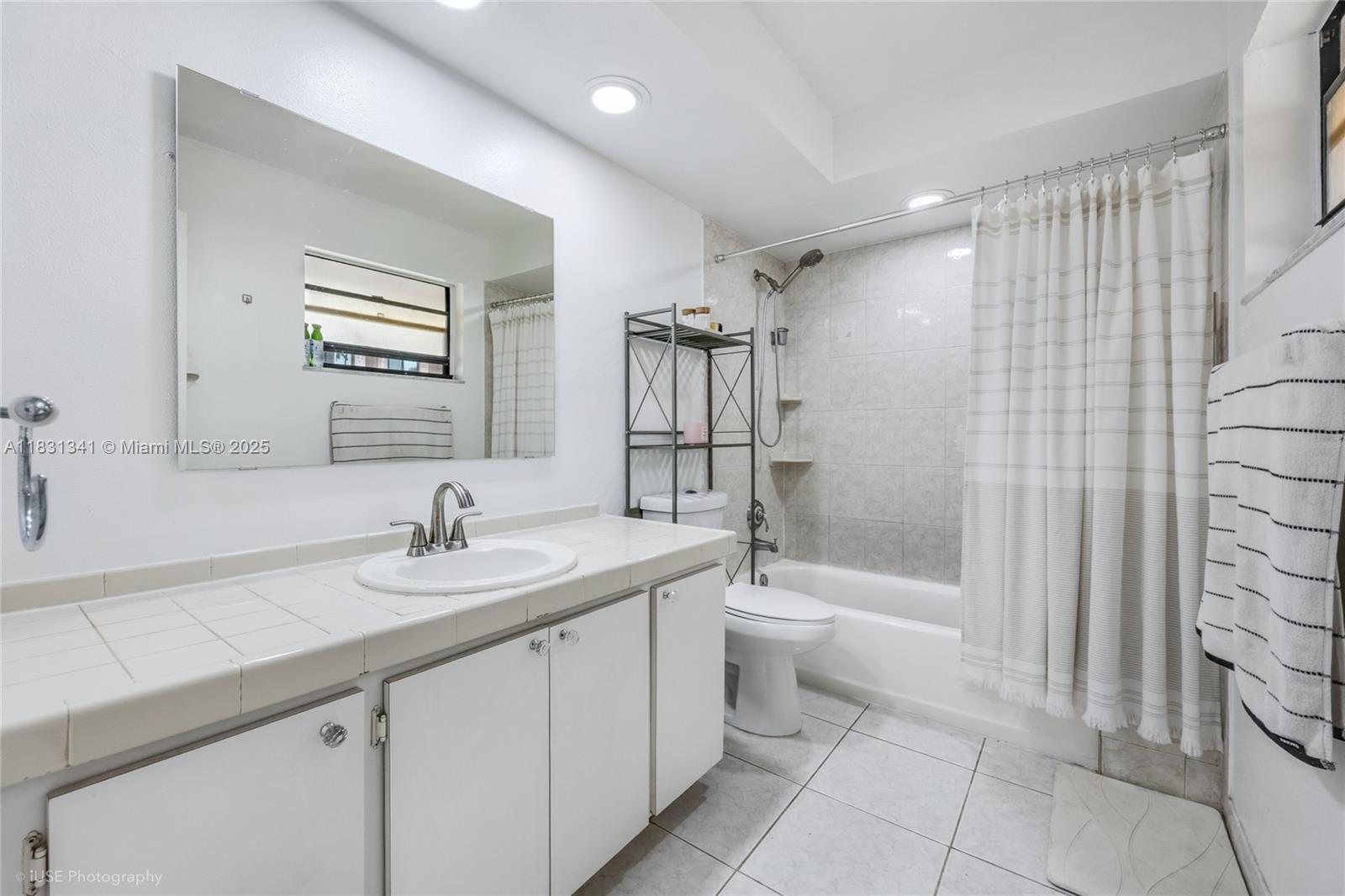 37 Seville Circle 1-50 Property Photo 11