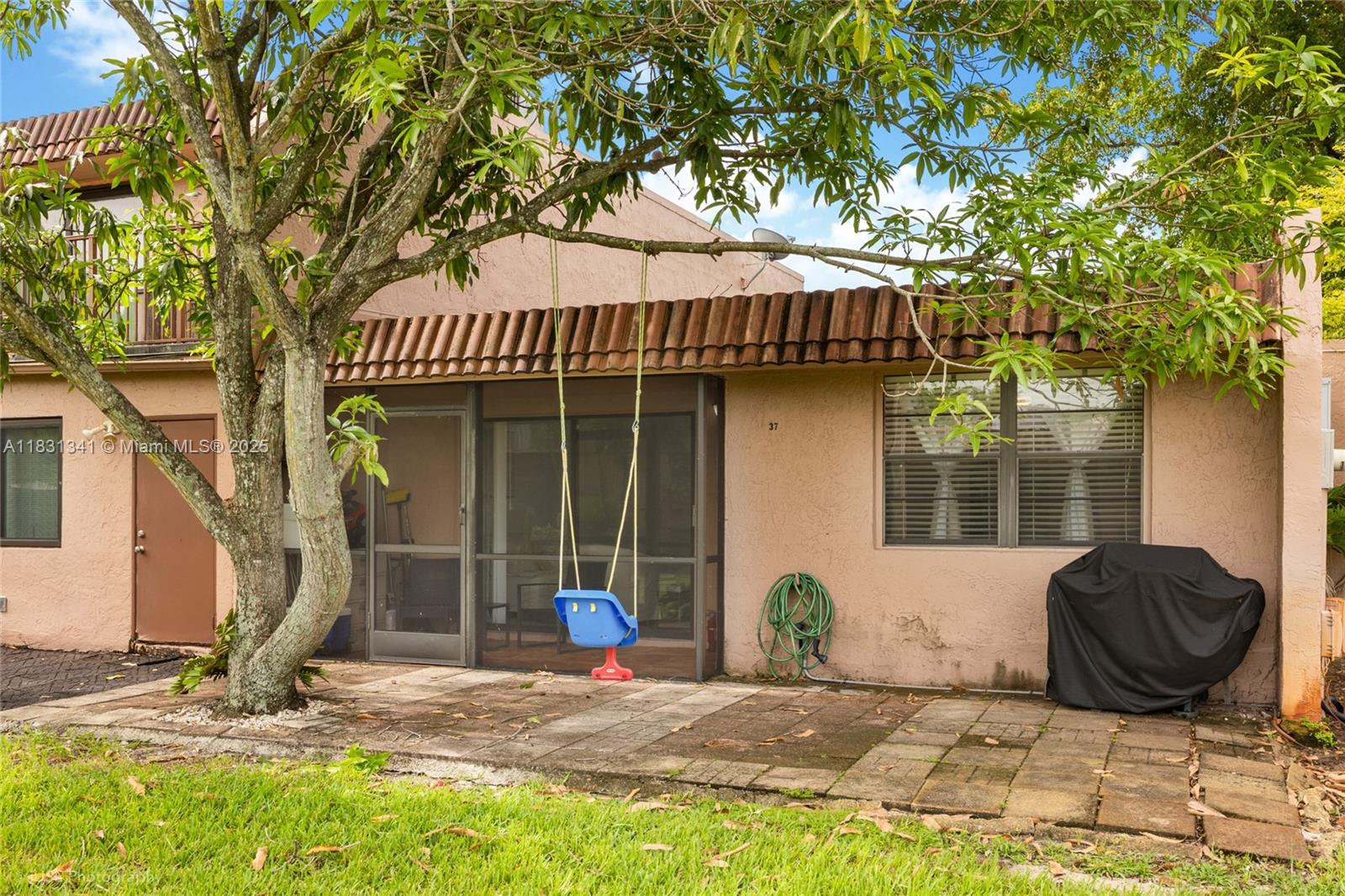 37 Seville Circle 1-50 Property Photo 16