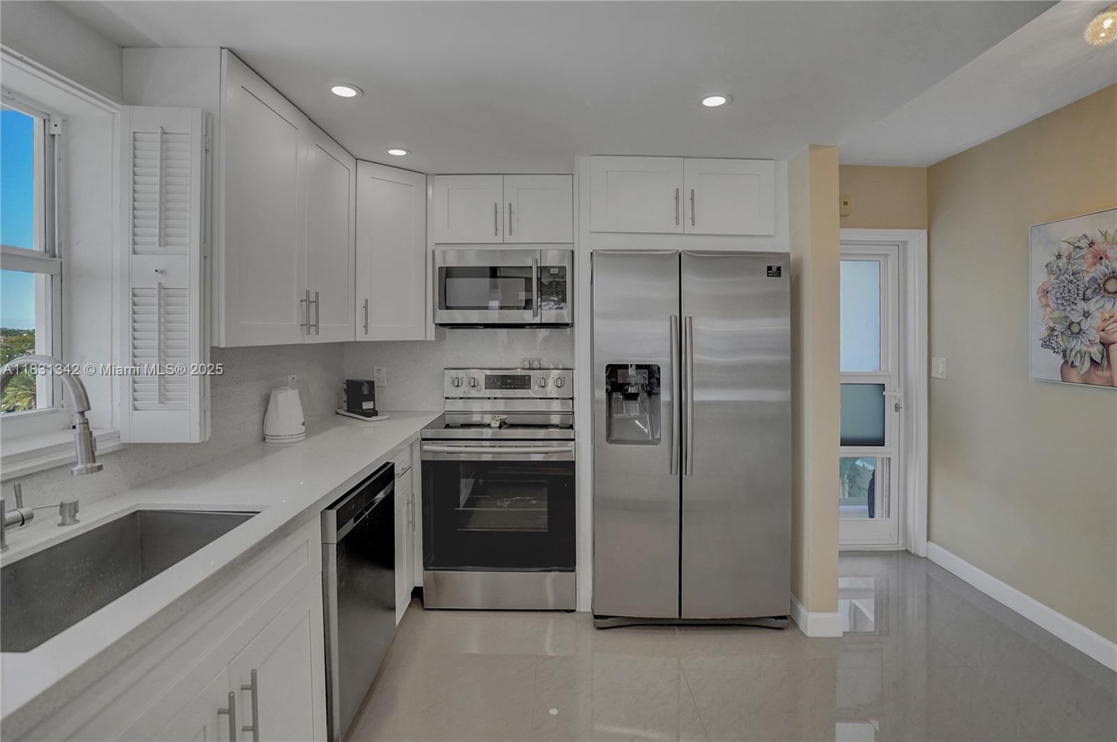 1620 N Ocean Blvd 510 Property Photo 16