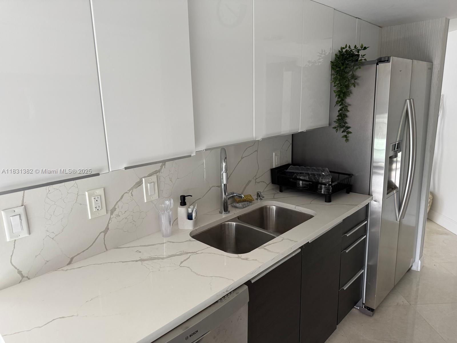 17375 Collins Ave 702 Property Photo 7